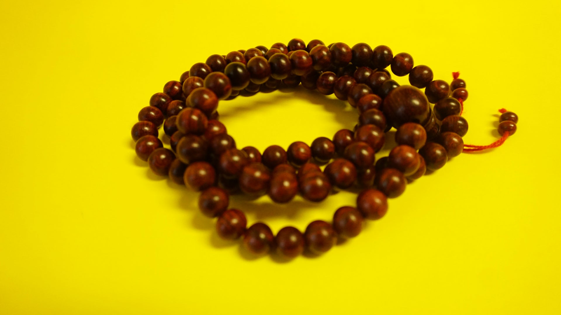 Nepalese buddhist red Sandalwood mala / prayer beads - Spiritual Tibet (  ultra modern handicraft)